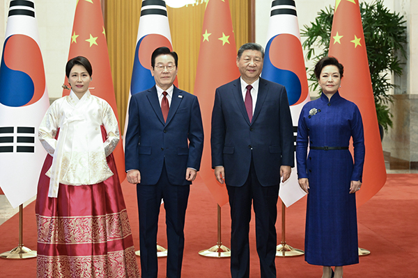 شى جىنپىڭ كورېيە زۇڭتۇڭى لى زەيمىڭ بىلەن سۆھبەت ئۆتكۈزدى