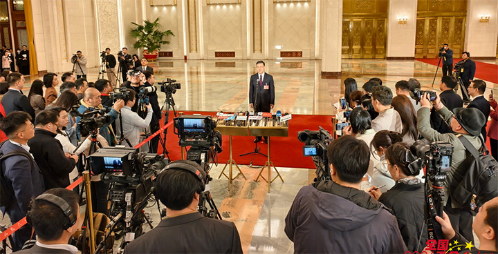 14-نۆۋەتلىك مەملىكەتلىك خەلق قۇرۇلتىيى 4-يىغىنىنىڭ تۇنجى مەيدان «مىنىستىرلار يولى» مەركەزلىك زىيارەت پائالىيىتى