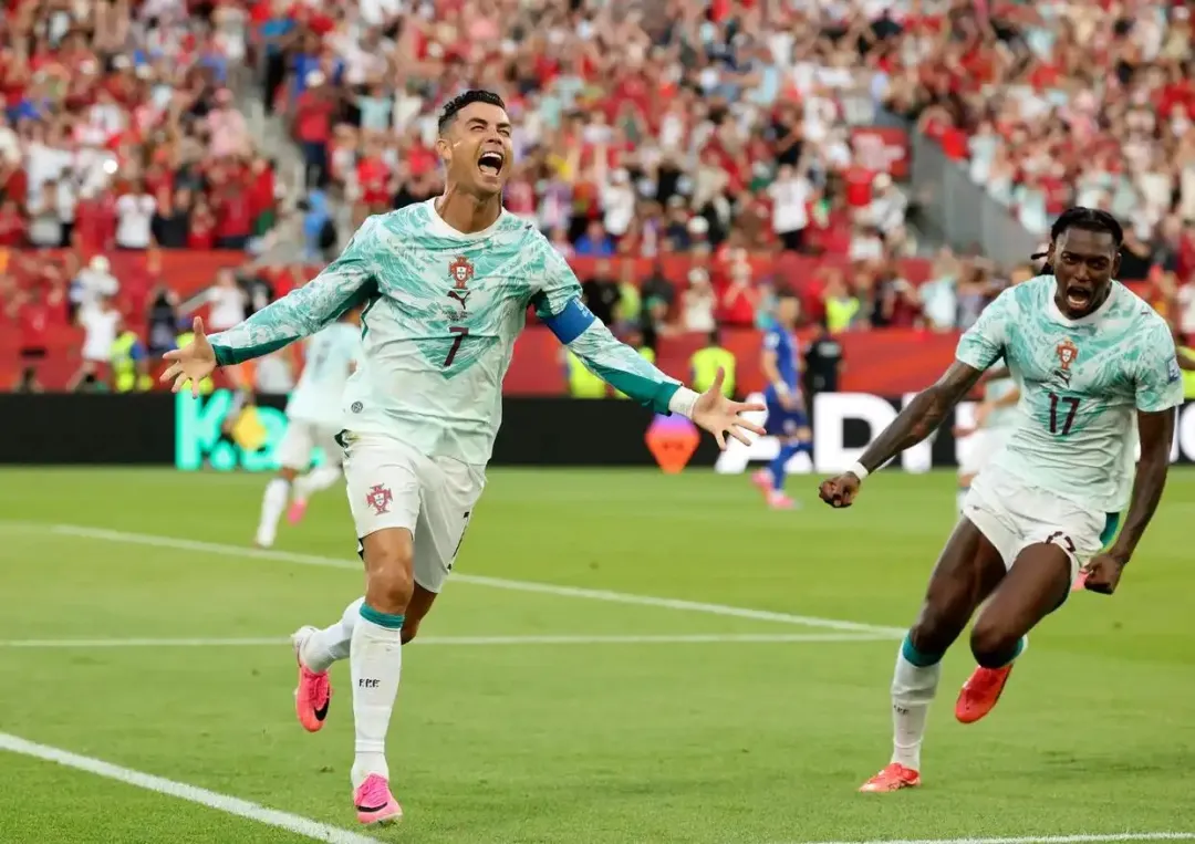 رونالدو يەنە رېكورت ياراتتى! پورتۇگالىيە كىرودىيەنى شاللاپ 16 كۈچلۈك كوماندا قاتارىغا كىردى، 8دىن 1 ھەل قىلغۇچ مۇسابىقىدە ئىسپانىيە بىلەن مۇسابىقىلىشىدۇ