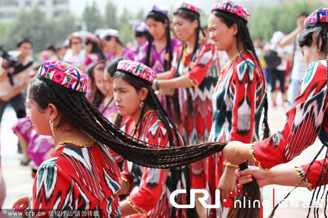 سۇمبۇل چاچلىق ئۇيغۇر قىزلىرى维吾尔族长发文化