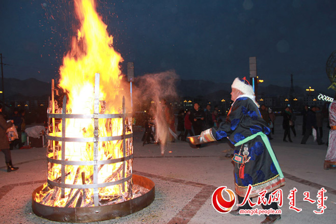 蒙古族祭火习俗