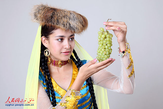 ئۇيغۇر مىللىيچە كىيىملىرى维吾尔民族服装
