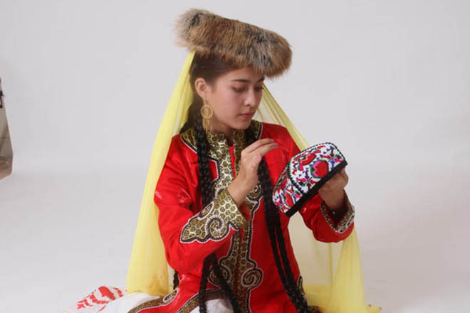 ئۇيغۇر مىللىيچە كىيىملىرى维吾尔民族服装